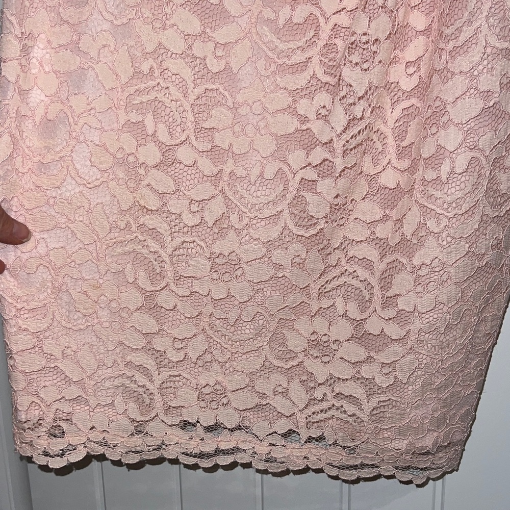 David's Bridal Bridesmaid Dress Blush/Lt Pink Lace Dress with V Neckline Size 6 - Picture 11 of 11